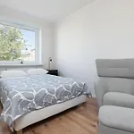 Zrodlana Two-bedroom With Balcony By Renters Апартаменти Колобжег