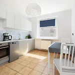Zrodlana Two-bedroom With Balcony By Renters Колобжег