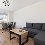 Апартаменти Zrodlana Two-bedroom With Balcony By Renters
