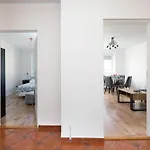 Zrodlana Two-bedroom With Balcony By Renters Колобжег