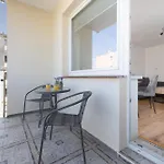 Zrodlana Two-bedroom With Balcony By Renters Апартаменти