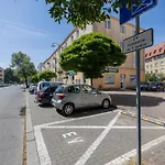 Zrodlana Two-bedroom With Balcony By Renters Апартаменти