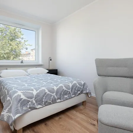Zrodlana Two-bedroom With Balcony By Renters Apartament Kołobrzeg