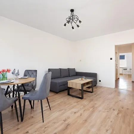 Zrodlana Two-bedroom With Balcony By Renters * Колобжег
