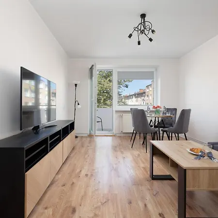 Апартаменти Zrodlana Two-bedroom With Balcony By Renters Колобжег