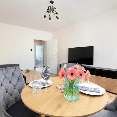 Zrodlana Two-bedroom With Balcony By Renters * Колобжег