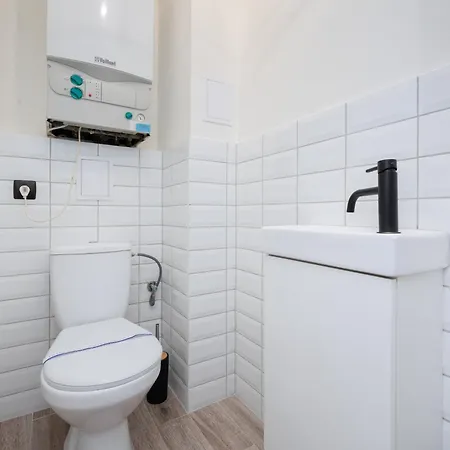 Apartament Zrodlana Two-bedroom With Balcony By Renters