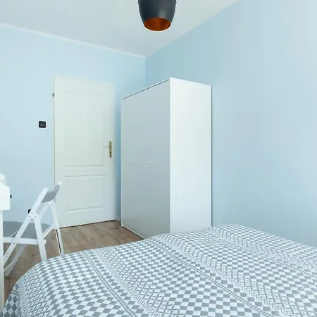 Zrodlana Two-bedroom With Balcony By Renters Колобжег