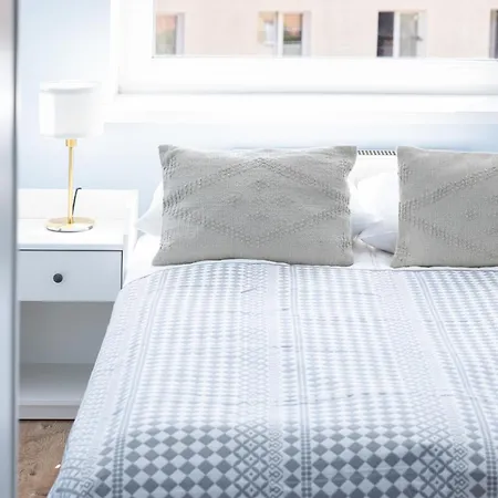 Апартаменти Zrodlana Two-bedroom With Balcony By Renters *