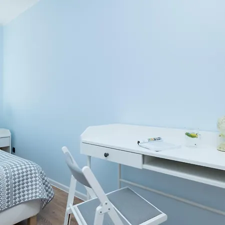 Zrodlana Two-bedroom With Balcony By Renters Apartment *