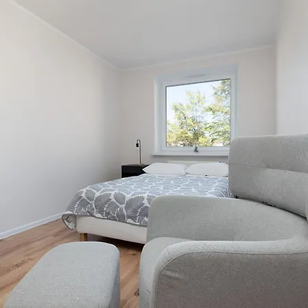Zrodlana Two-bedroom With Balcony By Renters Апартаменти
