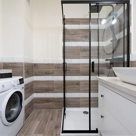 Zrodlana Two-bedroom With Balcony By Renters * Колобжег