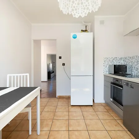 Zrodlana Two-bedroom With Balcony By Renters Apartment