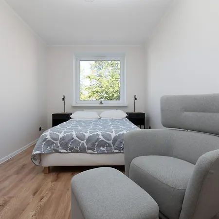 Zrodlana Two-bedroom With Balcony By Renters *