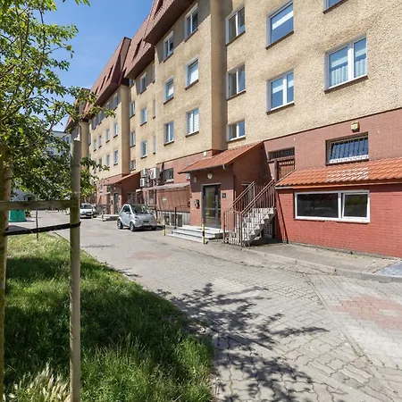 Zrodlana Two-bedroom With Balcony By Renters