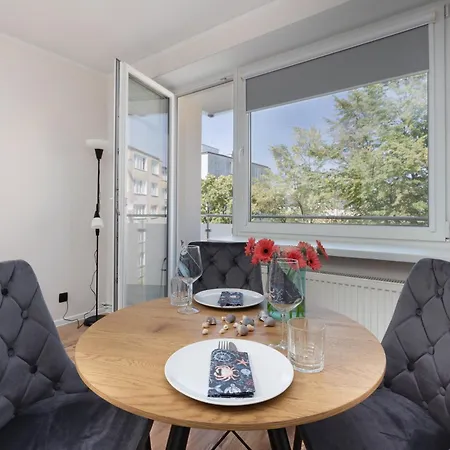 Appartamento Zrodlana Two-bedroom With Balcony By Renters Kołobrzeg