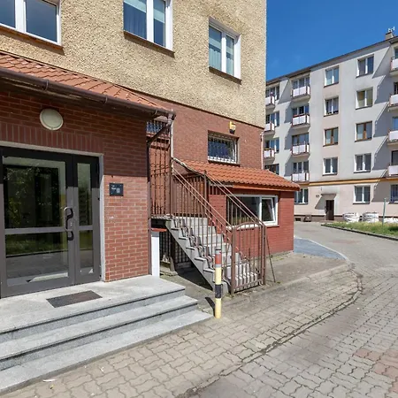 Zrodlana Two-bedroom With Balcony By Renters Колобжег